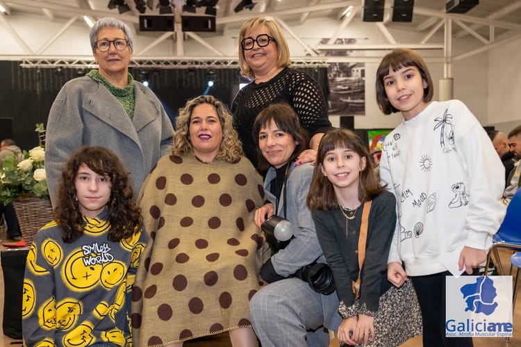 Cambados se viste de solidaridad en un desfile muy especial a favor de Galiciame